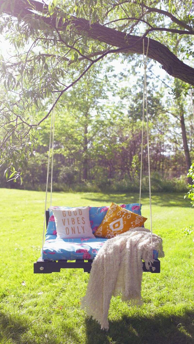 Craft A Pallet Swing Bench