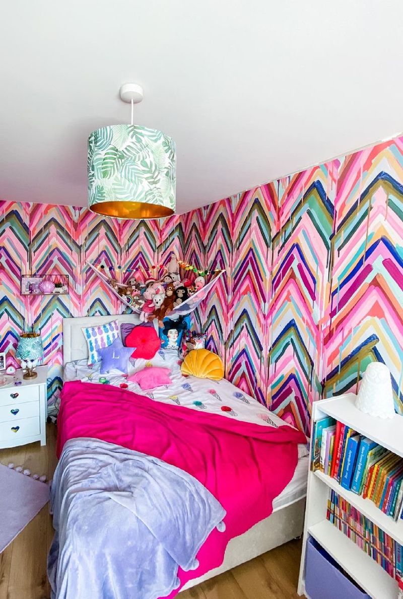 Striped Walls in Clashing Colors