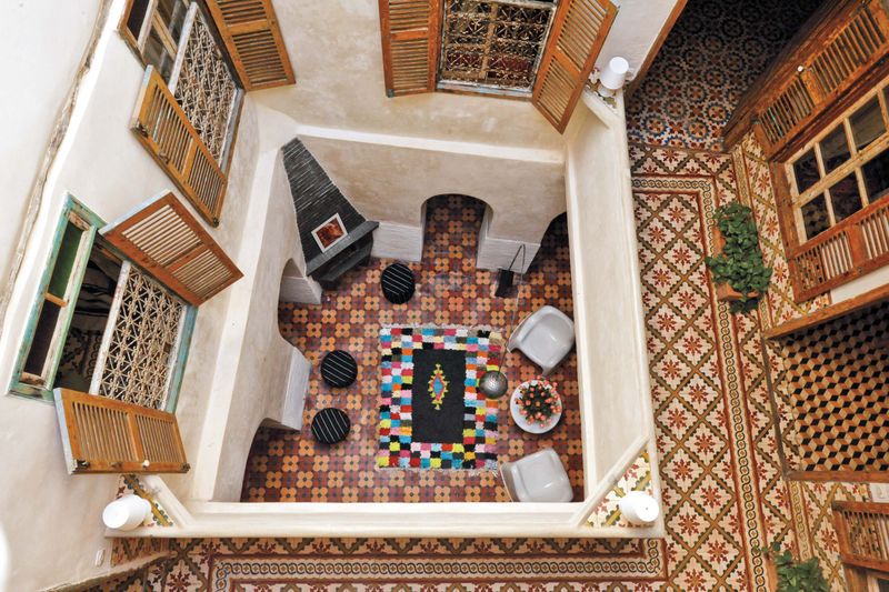 Use courtyard-inspired layouts