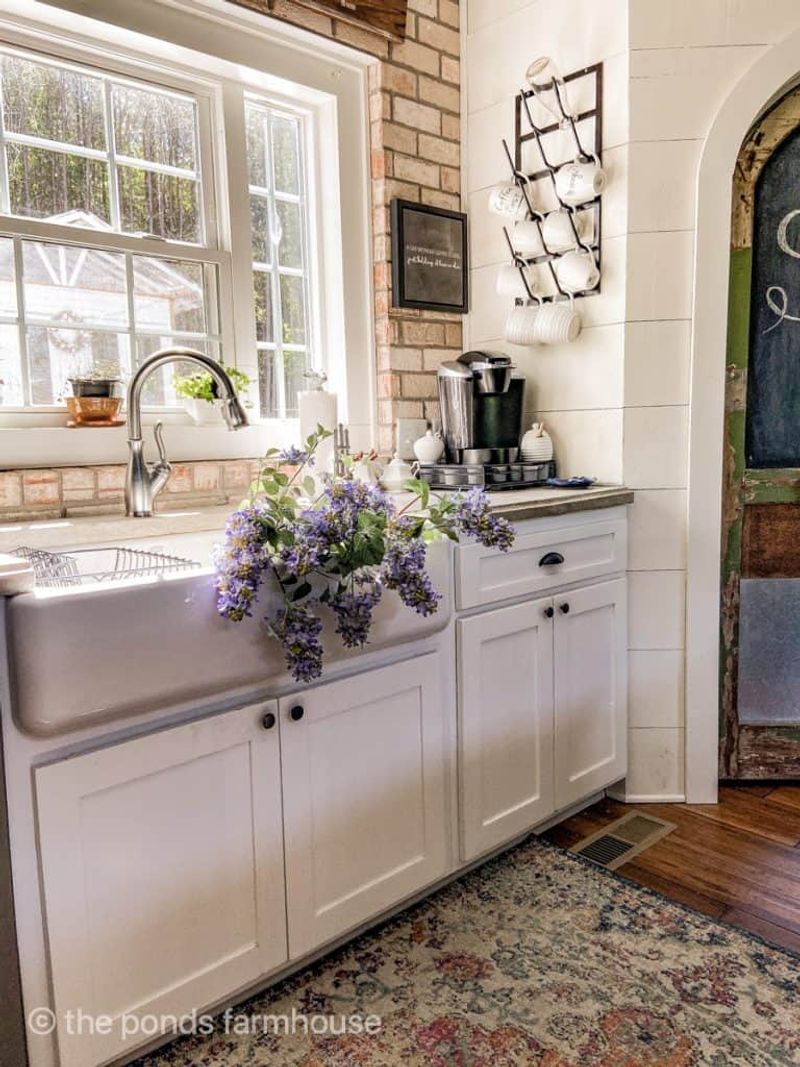 Farmhouse-Inspired One-Wall Layout