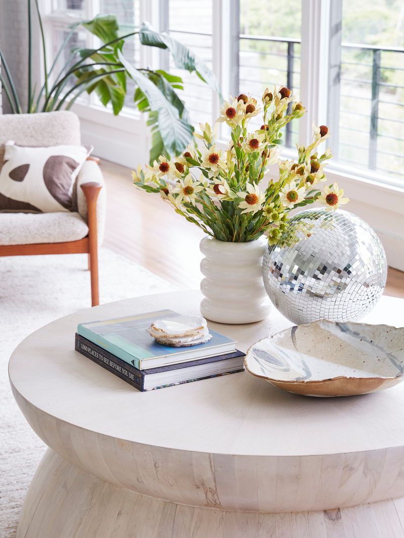 Tasteful decorative bowls or trays