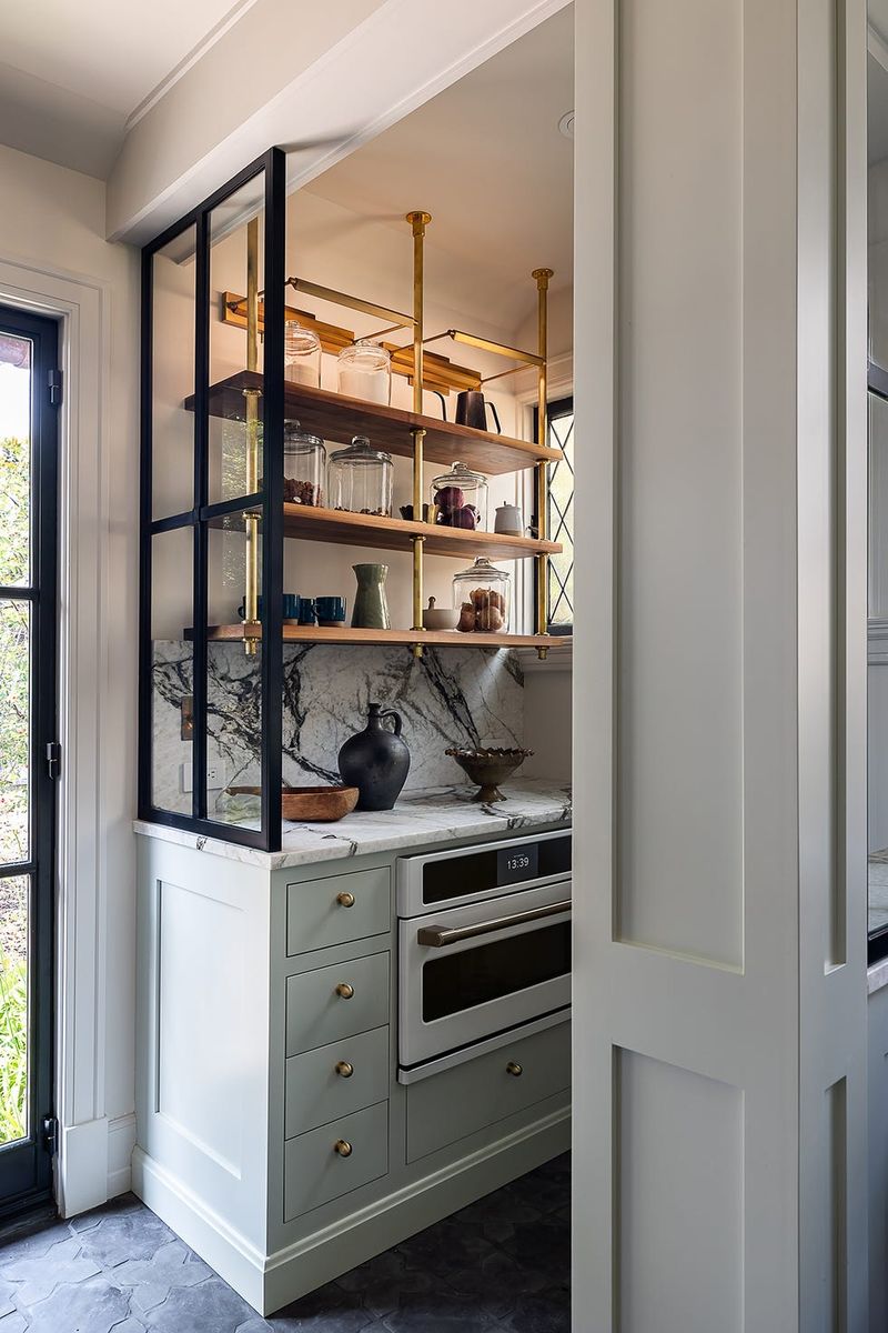 Keeps Kitchen Clutter Hidden