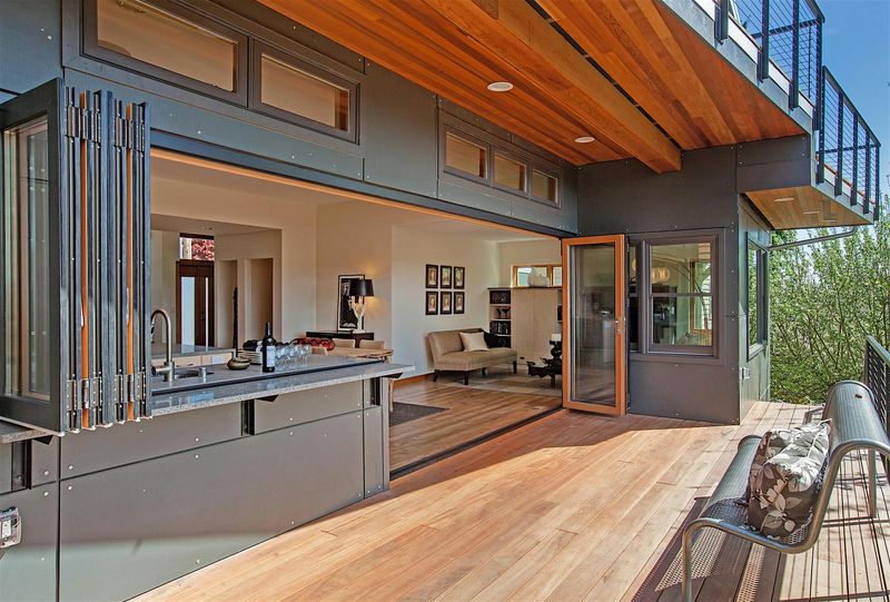 Seamless Indoor-Outdoor Kitchen Transitions