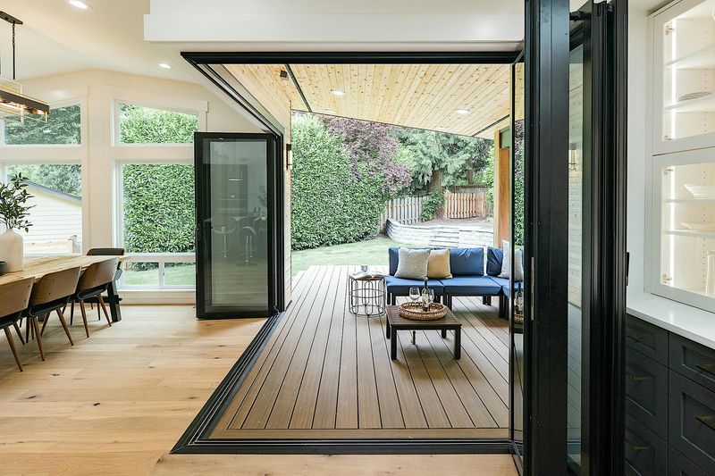 Indoor-Outdoor Flow with Folding Glass Walls
