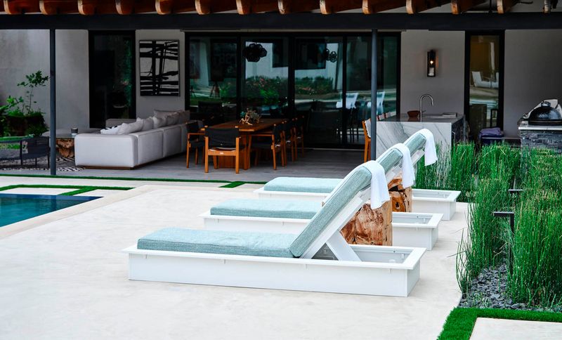 Poolside Lounge