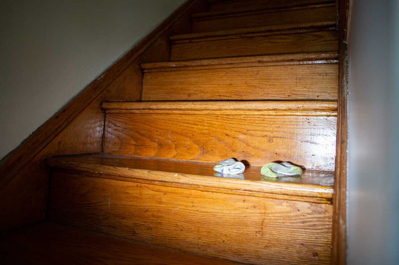 Collecting Random Items On Stairs