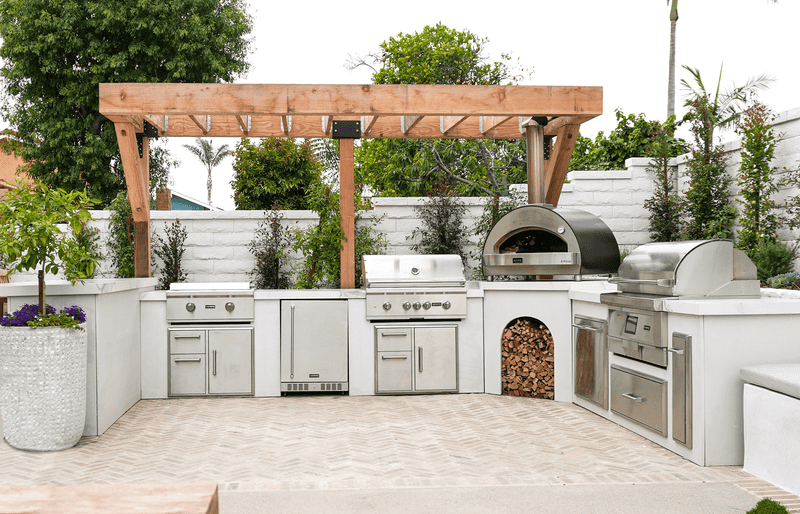 High-End Outdoor Kitchens