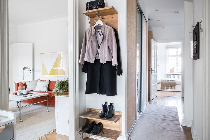 Formal Foyer → Streamlined Entry Hall