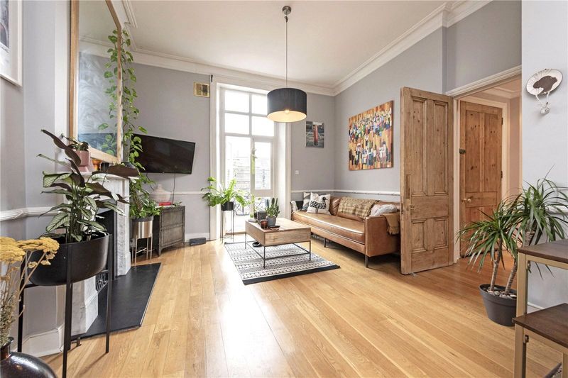 London – 818 sq ft