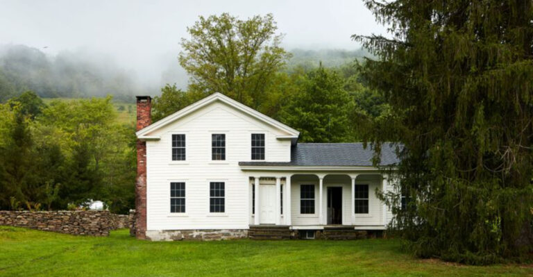 Old-School Vibes For Modern Times: 15 Classic American Farmhouses