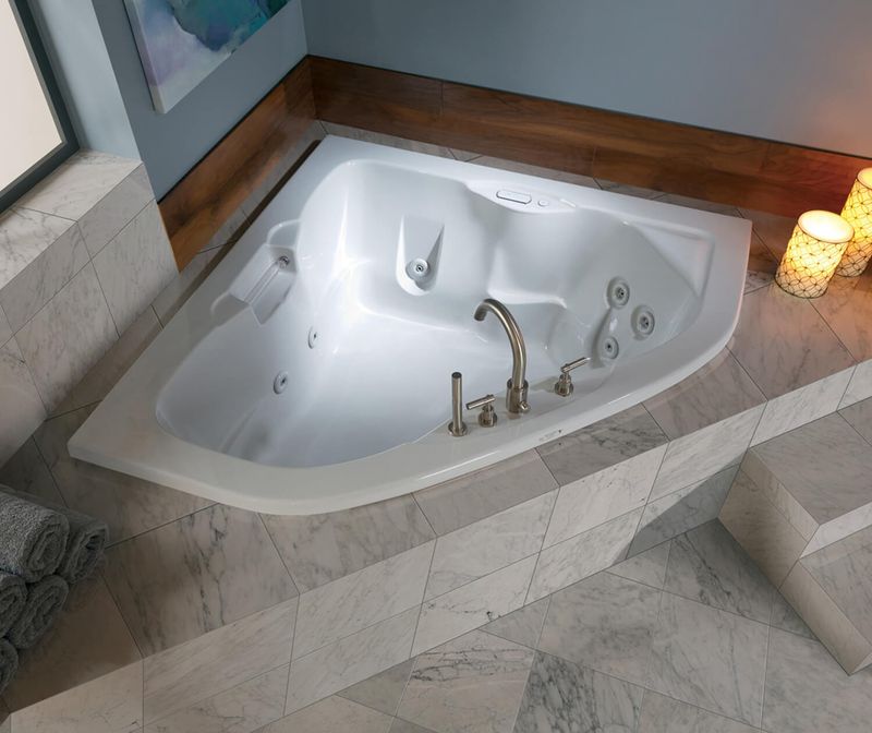 Large Corner Bathtubs