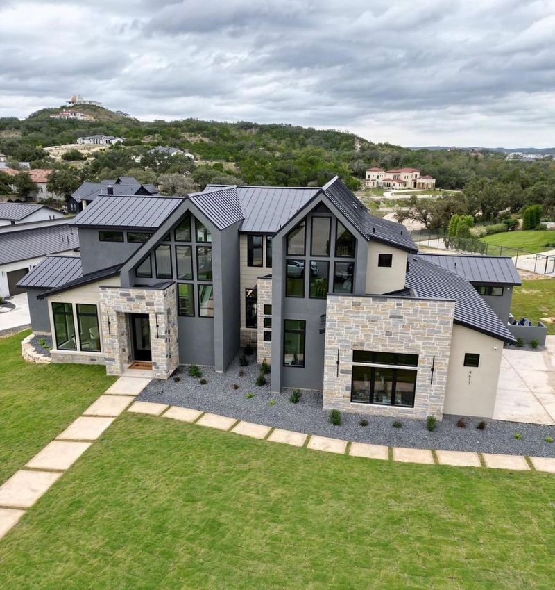 Generic High-Price Tract Homes With Minimal Charm