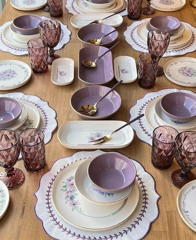 Lilac-toned kitchen accessories
