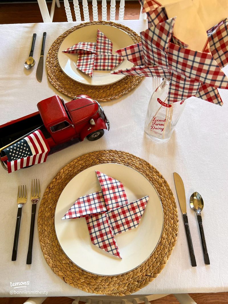 DIY Paper Pinwheels as Napkin Rings