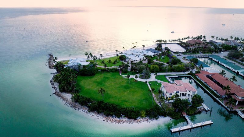 Gordon Pointe (Naples, FL)