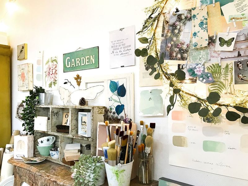 Showcases Personality With Eclectic Decor