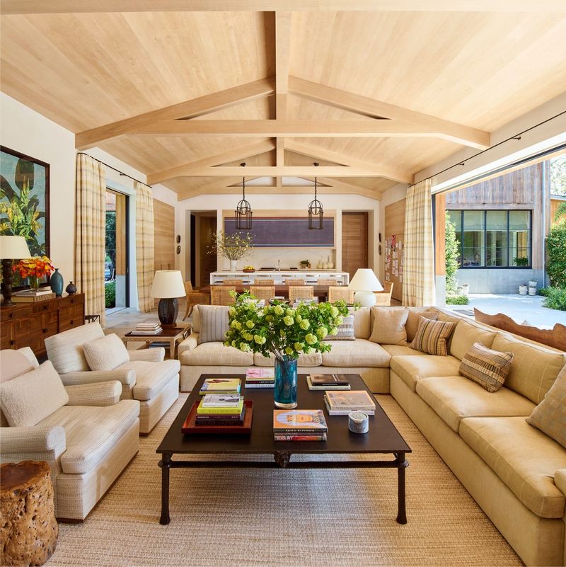 Los Angeles – 1,200 sq ft