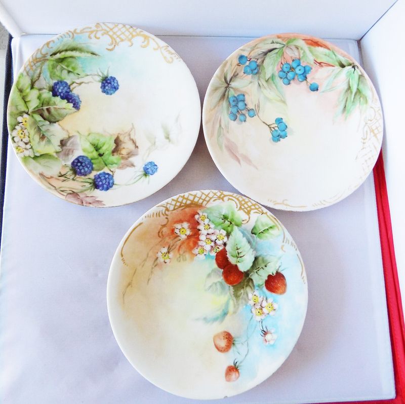 Delicate Fruit-Motif Tableware