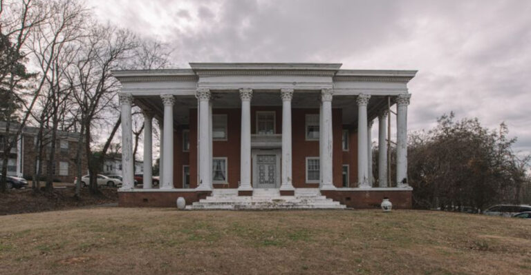 Step Inside This Historic 120-Year-Old Mansion In Alabama