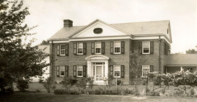 Stylish Homes Of The 1930s Seen In Rare Archive Photos
