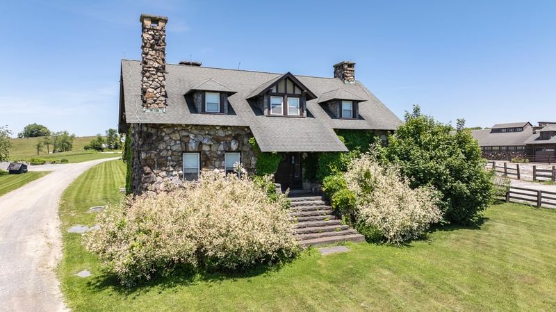 Rustic Stone Guesthouse Retreat
