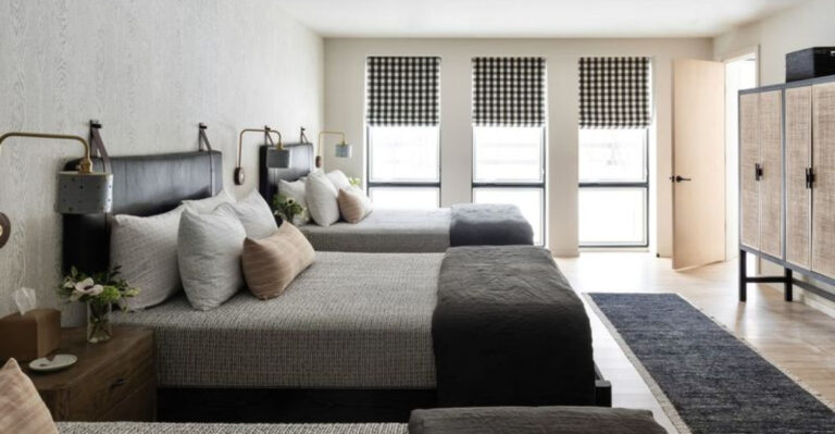The Secret To Hosting 18 People In Style (And Still Staying Friends)