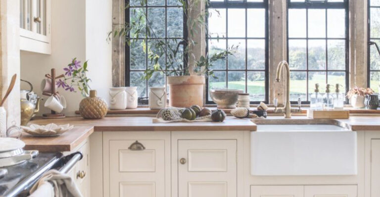 This Cotswolds Kitchen Nails Country Chic (Here’s How They Achieved The Look)