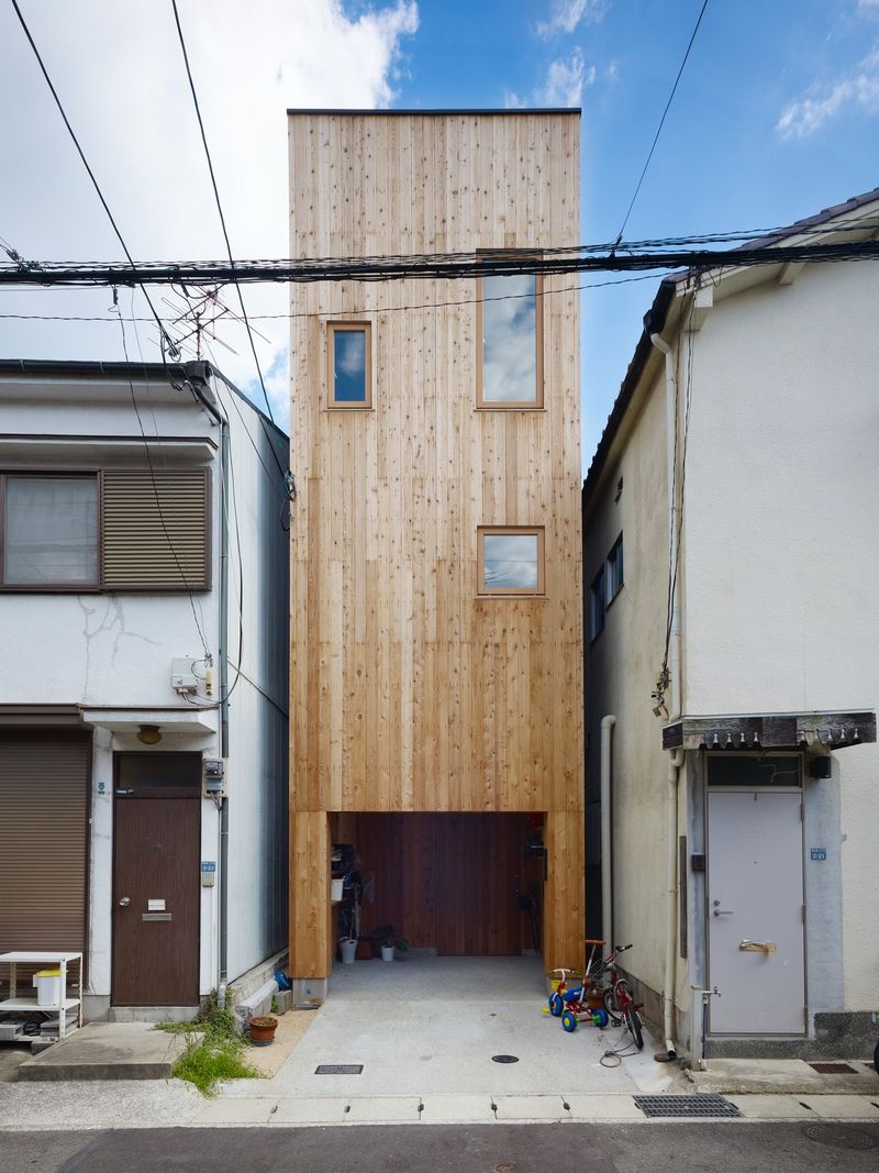House in Nada by Fujiwaramuro Architects (Kobe, Japan)