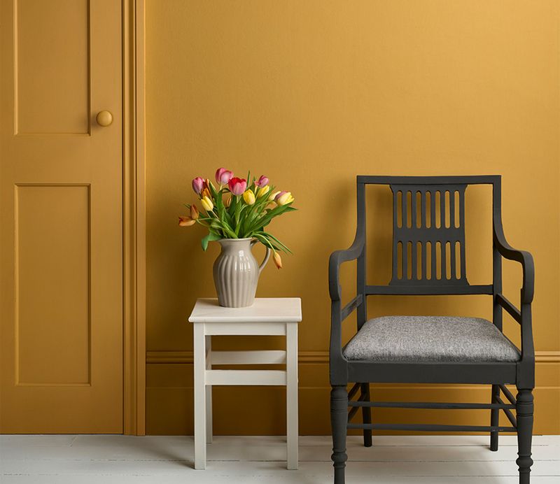 Paint Closet Doors to Match the Wall Color