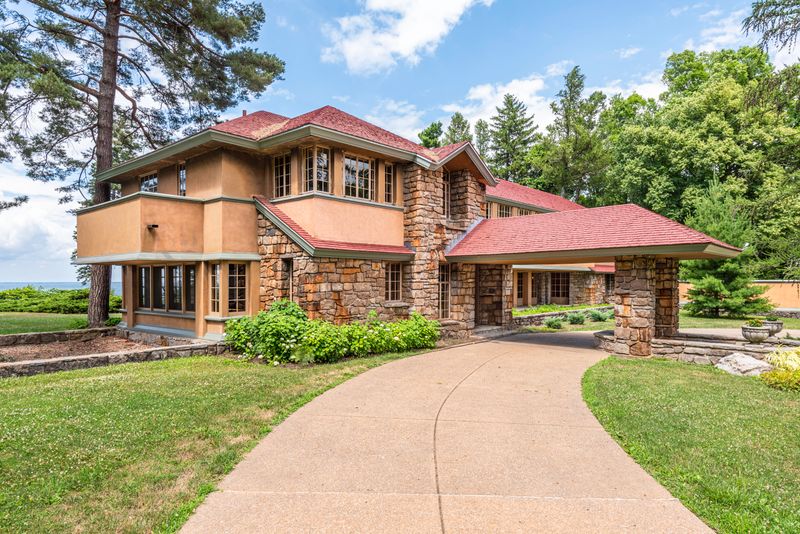 Graycliff – Derby, New York