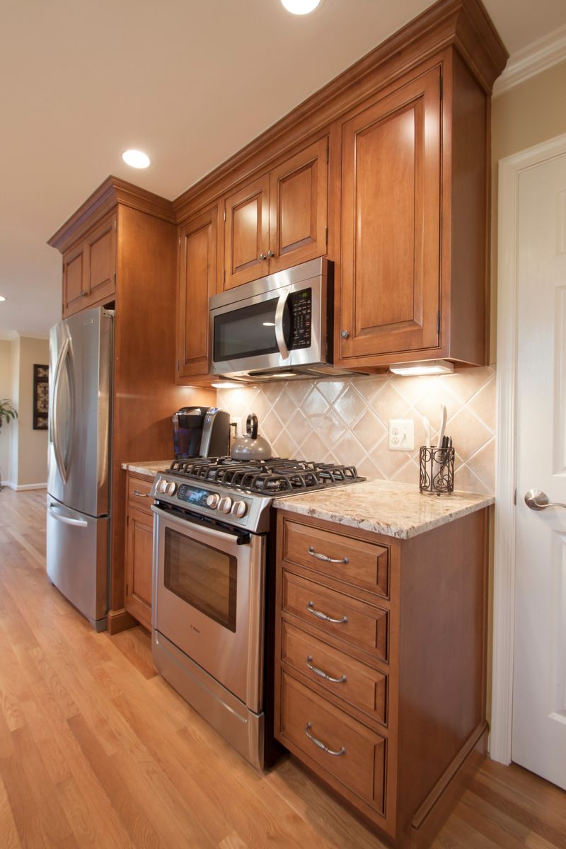 Honey-Toned Maple Cabinets