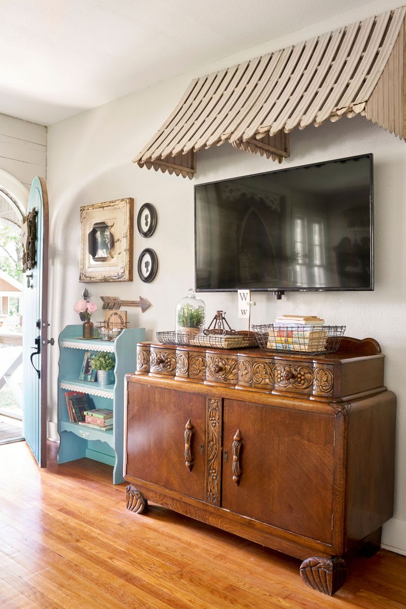 Old Electronics or Media Consoles